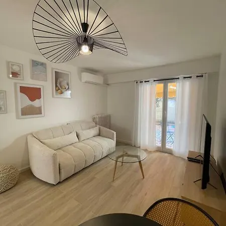 Apartment Charmant Studio